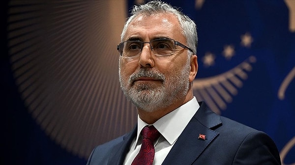 2025 asgari ücreti için en önemli şeyin enflasyon oranı olduğunu söyleyen Işıkhan; “Vatandaşımızın yaşam standardının nasıl geliştirileceğine ilişkin olarak bu komisyon değerlendirme yapacaktır. Bunu yaparken de ekonomimizin genel istikrarını bozmayacak şekilde işçi, işveren paydaşlarımızın maksimum noktada anlaşabildikleri ücret düzeyinde olmasını hedefliyoruz. “ ifadelerini kullandı.