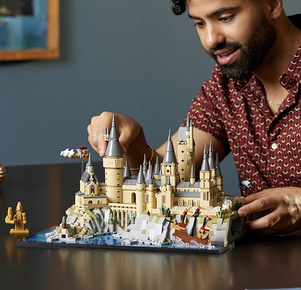 LEGO Harry Potter Hogwarts Şatosu ve Bahçesi