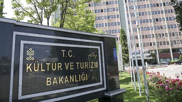 Bakanlıktan yapılan yazılı açıklamada, 5 Kasım'da gerçekleşen ve tüm dünyanın merakla takip ettiği ABD başkanlık seçimi sürecinde, Türkiye'nin benzersiz turizm destinasyonlarının küresel sahnede bir kez daha gözler önüne serildiği belirtildi.