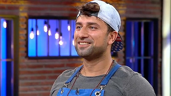 Masterchef ve Survivor yarışmalarıyla tanıdığımız Yasin, sosyal medya hesabından Wanda Nara ve L-Gante'nin samimi bir pozunu paylaştı.