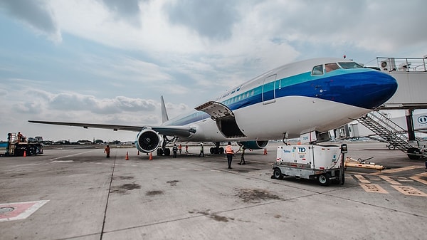 Ancak jet çağının başlaması ve Rickenbacker’ın bu değişime direnmesi şirketi zor durumda bıraktı. Zamanla mali sıkıntılarla karşılaşan Eastern, iflasın eşiğine geldi ve sonunda kapandı.