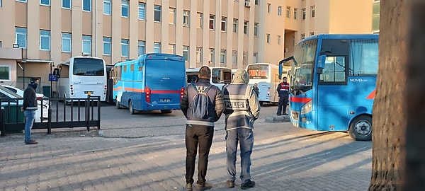 Diyarbakır’da korkunç şekilde öldürülen Narin Güran cinayeti ile ilgili görülen davadan ilginç bilgiler gelmeye devam ediyor.