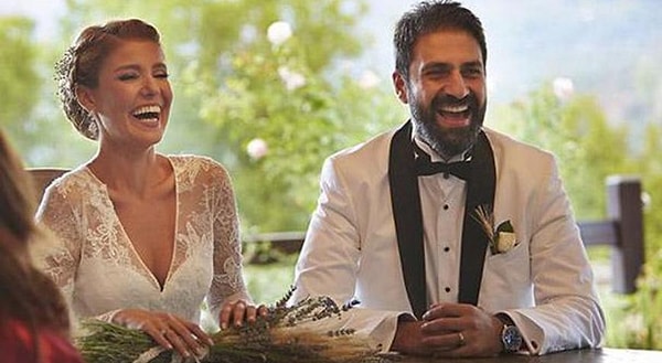 Gülben Ergen, 1 yıl ilişki yaşadığı televizyon sunucusu Erhan Çelik ile nikah masasına oturdu.