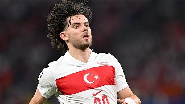 Diğer üç ismin aksine futbol kariyeri devam eden Ferdi, Hollanda'yı değil Türkiye'yi seçti. Fenerbahçe'nin ardından Brighton'a giden yıldız oyuncu uzun yıllar forma giyeceğe benziyor.