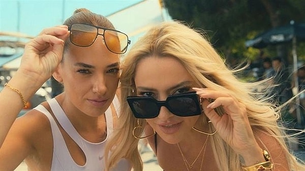 Hadise ve Seda Bakan'ın başrollerini paylaştığı 'Esas Oğlan' dizisi sosyal medyanın gündemine oturdu biliyorsunuz.