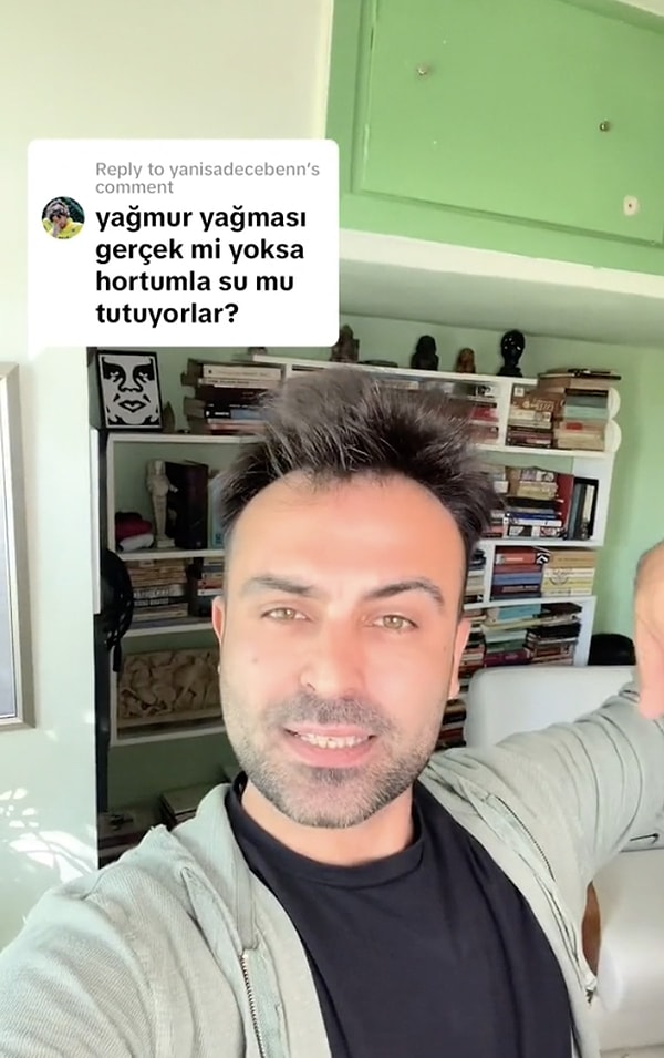 Yalçın’ın söylediğine göre, yağmur sahnelerinin yapay olduğuna ilk başta pek inanası gelmiyor insanın, değil mi? Ancak bu sahnelerdeki gerçeklik, tam da ekibin gösterdiği ustalıkla sağlanıyor.