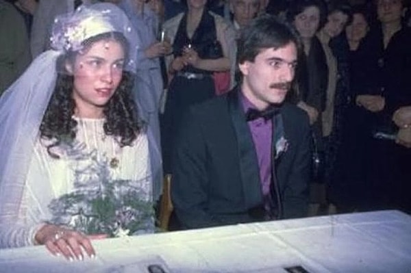 Mali, ilk evliliğini de 1980 yılında yaptı. Muhsine Şehnaz Kamiloğlu ile nikah masasına oturduktan 5 yıl sonra boşandı. Boşandığı eşiyle aynı yıl tekrar evlenen Erbil, sonra yine boşandı. 2 kez aynı kadınla evlilik yapan Erbil'in bu evliliğinde kızı Sezin Erbil dünyaya geldi.