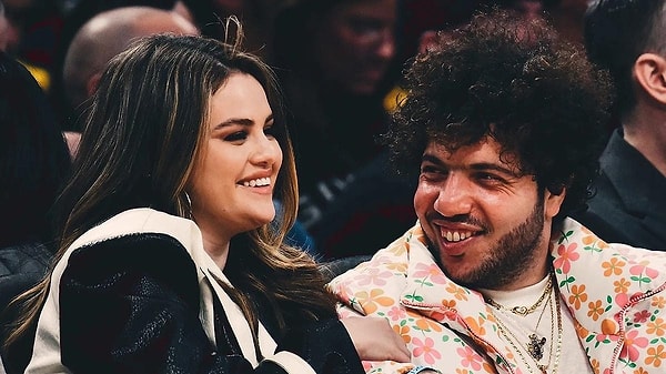 Selena Gomez ve biricik sevgilisi Benny Blanco'yu mutlaka tanıyorsunuzdur. Ünlü çiftimiz yaklaşık bir yılı aşkın bir süredir birlikte biliyorsunuz ki.