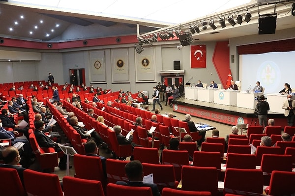 Önergeyi veren CHP grubu, gerekçe olarak Devlet Bahçeli’nin terör örgütü PKK’nın lideri Abdullah Öcalan’a yönelik çağrısı olduğunu ifade etti.