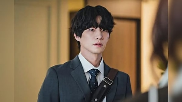 39 yaşındaki ünlü aktörün cesedi kendisiyle öğle yemeğinde buluşmayı planlayan arkadaşı tarafından salı günü bulundu. Song Jae-rim'in ölüm nedeniyse henüz bilinmiyor.