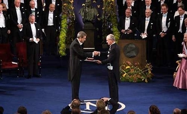 Orhan Pamuk, Nobel Edebiyat Ödülü almıştı.