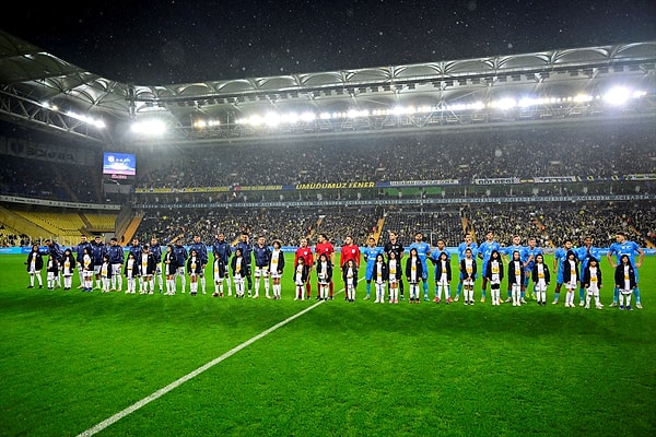 85.dakikadan sonra ise Fenerbahçe yönetimi için şok etkisi yarattı. Maça gelen taraftarlar "yönetim istifa" sesleriyle stadyumu inletti.