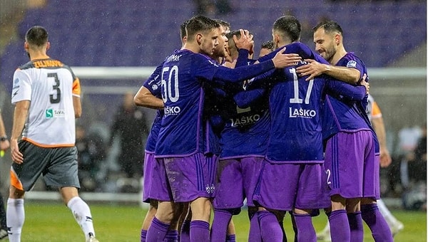 Maribor, şu anda Olimpija Ljubljana'nın ardından 3 puan farkla ligde ikinci sırada yer alıyor.