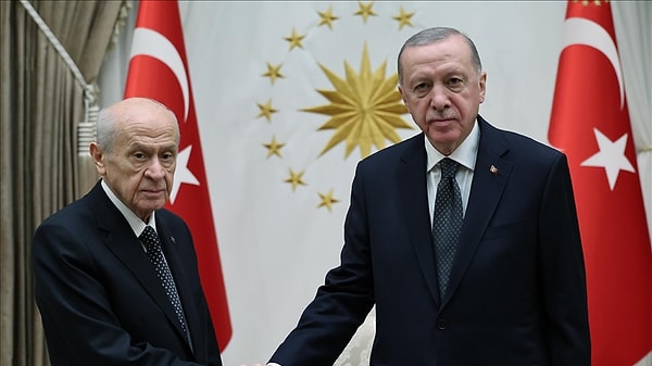 Bahçeli’nin bu çağrısı siyasetin bir numaralı konusu haline gelirken, AK Parti’den resmi bir açıklama gelmemişti.