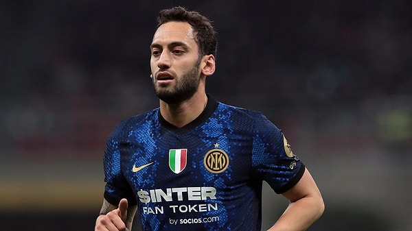 Hakan, cezayı atlattıktan sonra kariyerine aynı hızında devam etti ve önce Milan'a ardından da Inter'e transfer oldu. Belki de bir sonraki durak Manchester City olacak...