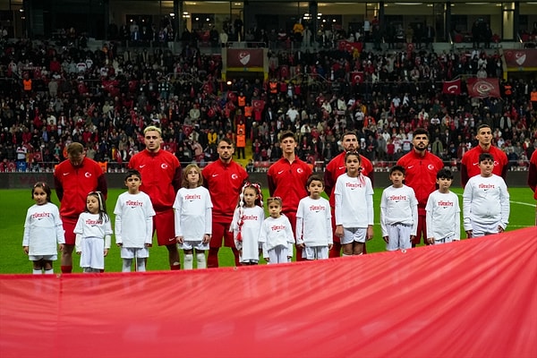 UEFA Uluslar B Ligi 4. Grup beşinci maçında Galler'i Kayseri'de konuk eden A Milli Futbol Takımı, son oynadığı İzlanda maçına göre ilk 11'de 5 değişiklikle sahaya çıktı.