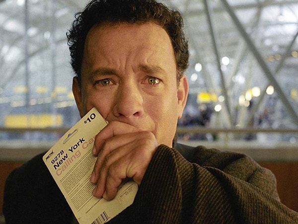 Kadının yaşadıkları sosyal medyada ünlü oyuncu Tom Hanks'in 'The Terminal' filmine benzetildi. Film, ABD'ye girişi reddedilince New York'un John F. Kennedy Havaalanı terminalinde mahsur kalan ve aynı zamanda bir askeri darbe nedeniyle memleketine dönemeyen Doğu Avrupalı bir adamı konu alıyordu.