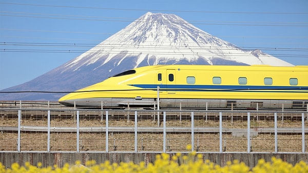 "Sarı Doktor", Shinkansen tren hattında sorunları teşhis etmek için tasarlanmış yüksek hızlı bir kontrol treni.