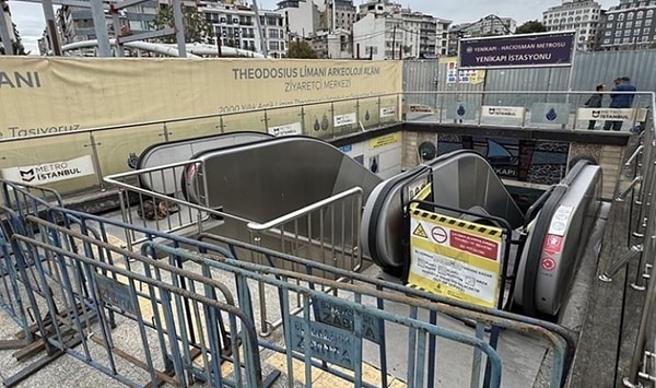 İstanbul'da son zamanlarda toplu taşıma erişim noktalarında birçok yürüyen merdiven ve asansör bozuk. Her gün milyonlarca insanın kullandığı alanlarda yaşanan bu sorunlar İstanbulluların da kabusu olmuş durumda.