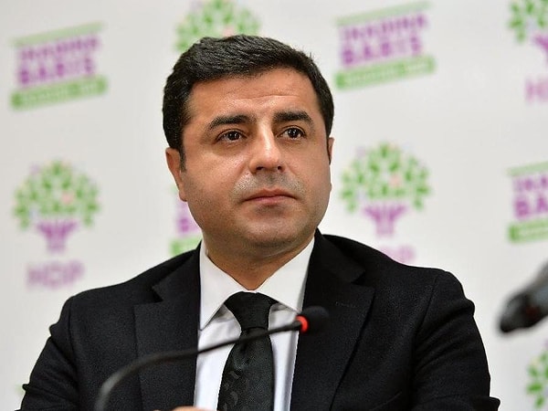 Zıdkı Zilan’ın aktardığına göre; Demirtaş Kandil ile görüşmelere ilişkin ise “Devlet ile PKK’nin barışması sorunun çözümünü sağlamaz. Toplumun tüm katmanları sürece dahil edilmelidir. Süreç bu şekilde ilerlemezse toplumsal barış sağlanamaz. Çözüm, Kürtlerin devlete ortak edilmesiyle sağlanır” dedi.