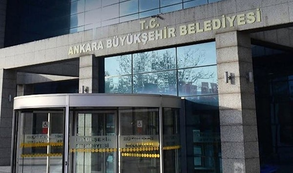 Habertürk’te yer alan habere göre; Ankara Büyükşehir Belediyesi'nde konserlerle ilgili devam eden soruşturma kapsamında Kültür ve Sosyal İşleri Dairesi Başkanı Haluk Erdemir ve Kültür ve Sosyal İşleri Dairesi Koordinatörü Hacı Ali Bozkurt soruşturma sonuna kadar geçici olarak görevden alındı