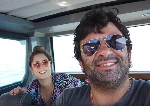 Bülent Şakrak ve Ceyda Düvenci çifti boşandıktan sonra ünlü çiftlerimiz ayrı ayrı görüşmeye devam etse de Bülent Şakrak'ın Hazal Kaya ile olan arkadaşlığı son hız devam ediyor.