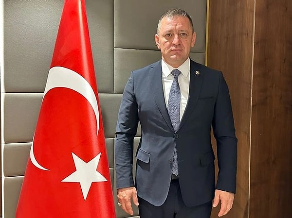 Milliyetçi Hareket Partisi’nde (MHP) istifa depremi yaşanıyor. Genel Başkan Yardımcısı Semih Yalçın, 3 milletvekilinin istifasının istendiğini ve istifa dilekçelerinin de kabul edilerek partiden uzaklaştırıldığını açıkladı. 3 milletvekilinin istifası sonrasında MHP’nin Meclis’teki milletvekili sayısı 47’ye düştü.