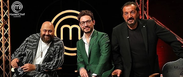 8. TV8 ekranlarında yayınlanan MasterChef Türkiye'de yine heyecan dolu bir yarış gerçekleşti. Eleme sisteminin değiştiği yarışmada yarışmacılar artık jüriden en yüksek puanı almaya uğraşıyor. Son 11 yarışmacının yarıştığı MasterChef'te kıyasıya mücadele devam ederken beklenmedik bir kaza yaşandı. Yemeğini yetiştirmeye çalışan Kaan, az kalsın parmaklarından olacaktı. İşte o anlar...