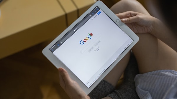 İnternet sitelerinin Google karşısında elleri kolları adeta bağlanmış durumda. Yapılan başvurular yanıt bulmazken Ulaştırma ve Altyapı Bakanı Abdulkadir Uraloğlu’ndan konuyla ilgili kritik açıklama geldi.