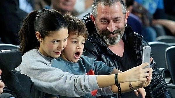 Evlendikleri yıl aynı zamanda ilk kez anne ve baba olma duygusunu tadan ünlü çiftin Kemal adını verdikleri oğulları dünyaya gelmişti.