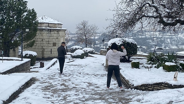 Karabük'te 2 gündür etkili olan kar nedeniyle Eflani ilçesinde yarın eğitime 1 gün ara verildi. Karabük merkez ile diğer ilçelerde ise taşımalı eğitim ve öğretime 1 gün ara verildi. Karabük Valiliği’nden yapılan açıklamada, “İlimiz genelinde devam eden kar yağışı ve olumsuz hava şartları nedeniyle, Eflani ilçesinin tamamında, Karabük İl merkezi ve diğer ilçelerde ise 26 Kasım Salı günü sadece taşımalı eğitim ve öğretime 1 gün süreyle ara verilmiştir” denildi.