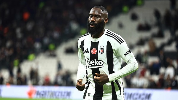 Beşiktaş yönetimi sözleşmesi sezon sonu bitecek isim için devre arası ayrılmanın yollarını arıyor. Satış listesine konacak futbolcu için teklif gelmezse sözleşmesi feshedilecek.