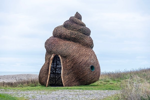 Resembling a "giant poop emoji," the sculpture has left viewers baffled.