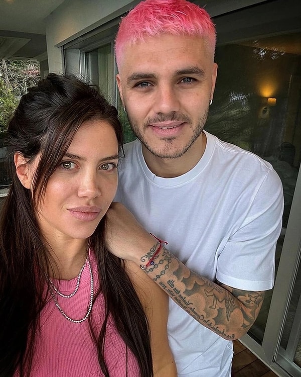 2. Magazin gündeminin en kaoslu ilişkilerinden birini yaşayan Galatasaray'ın yıldız futbolcusu Mauro Icardi ve Wanda Nara, her geçen gün yeni bir gelişme ile gündeme geliyor. Son olarak Icardi'nin evine gidip duşunu alan, makyajını yaptıran Nara'nın Icardi'yi taciz ettiği iddia edilmişti hatırlarsanız. Bir köşesine çekilen Icardi'nin aksine Wanda Nara'dan yeni bir hamle daha geldi. Nara'nın son pozları "Bunlar kıskandırma çabaları mı?" dedirtti.