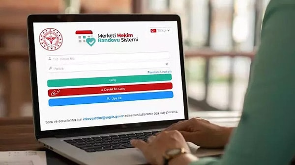 "Hastanelerde randevu konusunda bazı branşlarda sıkıntılar olduğunu biliyoruz, bunları en kısa zamanda çözeceğiz" diyen Bakan Memişoğlu ayrıca şunları söyledi: 👇🏻