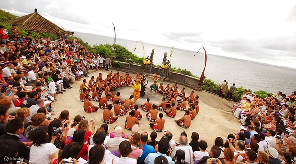 Bali’nin kültürel danslarından biri olan Kecak dansı neye dayanır?