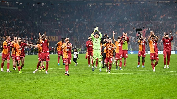 UEFA Avrupa Ligi'nde temsilcimiz Galatasaray'ın bu haftaki rakibi Hollanda temsilcisi AZ Alkmaar olacak. Zorlu karşılaşmaya dakikalar kala iki takımın ilk 11'i açıklandı.