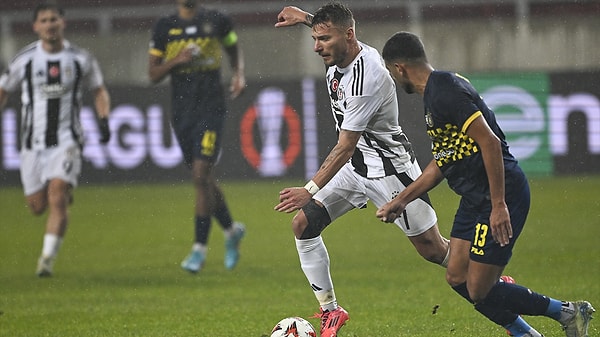 UEFA Avrupa Ligi'nde Maccabi Tel Aviv ile karşılaşan Beşiktaş, sahadan 3-1 mağlup ayrıldı. Beşiktaş'ın tek golü Rafa Silva'dan gelirken, alınan bu yenilgi taraftarın sabrını taşırdı.