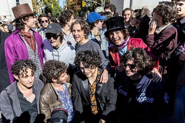 Belki denk gelmişsinizdir, geçtiğimiz haftalarda New York'ta ünlü aktör Timothee Chalamet'ye benzeyenler yarışması düzenlenmişti.