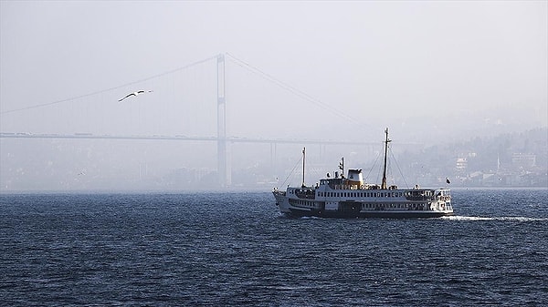 Meteoroloji Genel Müdürlüğü (MGM) tarafından azot dioksit uyarısı yapıldı. Bu sabah yurda giriş yapan yüksek basınçlı hava, batı bölgelerinde puslu bir görünüm oluşturdu. MGM, bu durumun yarından itibaren daha fazla şehre yayılacağını açıkladı.