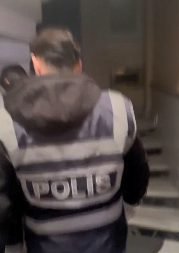 Sahte içki ölümleri sonrasında harekete geçen polis ekipleri 12 kişiyi gözaltına aldı. Şüphelilerin adreslerinde yapılan aramalarda ise 410 litre etil-metil alkol, 165 şişe sahte alkol, 6 anason kaçak içki yapımında kullanılan madde ele geçirildi.