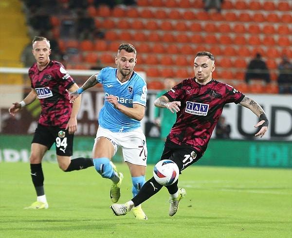 Trabzonspor "bu yaşananlar bireysel hatadan ziyade, köklü bir sistem sorununun aynasıdır" açıklaması yaptı.