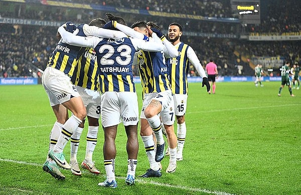 İsmail Kartal yönetimindeki Fenerbahçe yeni yıla fırtına gibi başladı. Bol gollü galibiyetlerin olduğu ay Fenerbahçe'ye moral oldu.