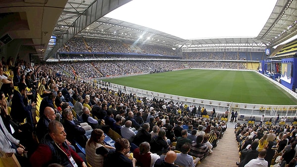 2 Nisan'da "ligden çekilme gündemi" ile Şükrü Saraçoğlu Stadı'nda kongreye giden Fenerbahçe, tüm camiayı buraya kanalize ederek saha dışına çekerken bu kararından vazgeçti ve lige devam dedi.