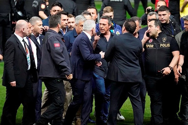 Maç sonunda yaşananlar ise mahkeme süreci hala devam eden olaylara neden oldu. Fenerbahçe'nin "gerçek şampiyon" söylemleri de bu maçla başladı.