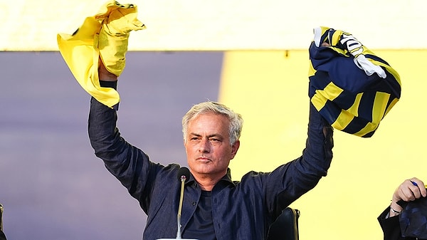 Haziran ayı hareketli başladı. Fenerbahçe "bu forma artık benim derim" diyen Jose Mourinho'yu getirdi. Mourinho bir anda Fenerbahçe'yi dünya basınının gündemine taşıdı.