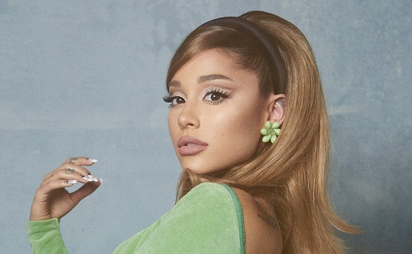 We all know the successful artist Ariana Grande, who has won hearts with her powerful vocals and unique style. In addition to her influence in the music industry, she frequently makes headlines with interesting tabloid events.