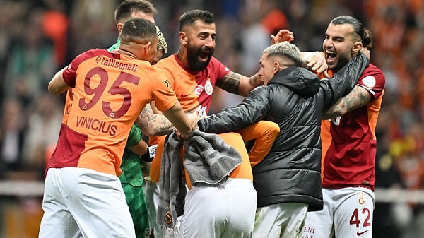 Nisan ayı Galatasaray için bol gollü galibiyetler demekti. 12 golle tamamlanan dört maçta sadece bir gol yiyerek kupanın bir ucundan tutmayı başardı.