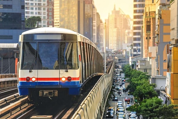 11. Skytrain ile şehir turu!