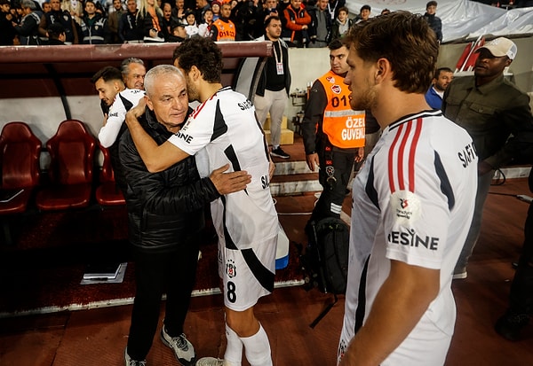 Beşiktaş, teknik direktör Giovanni van Bronckhorst'u görevden aldıktan sonra Süper Lig'deki ilk maçında Hatayspor'a konuk oldu.